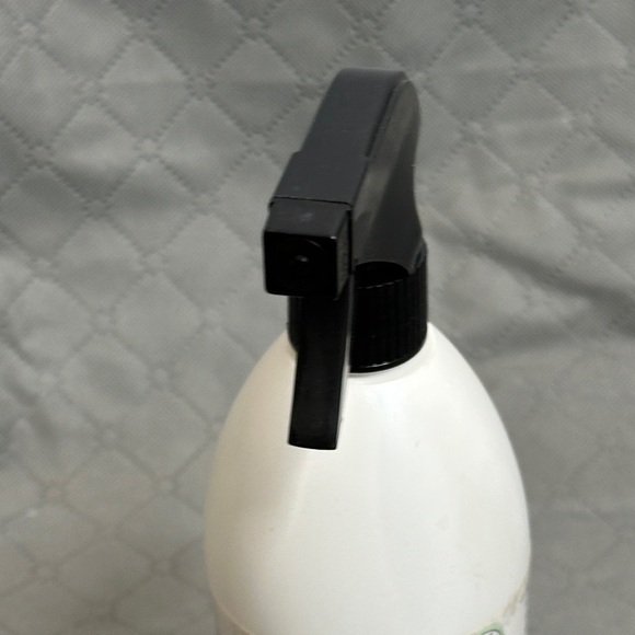 Miracle Care Made in the USA Waterless Bath for Pets Enzyme Powered Bath Spray - Picture 10 of 10